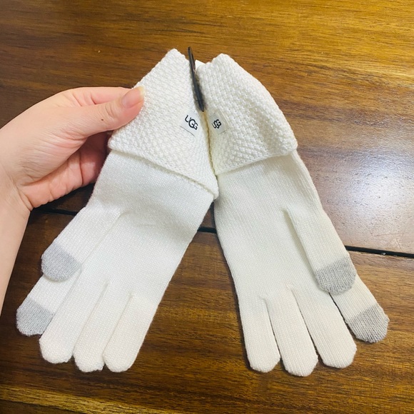 UGG Bow Tech Gloves - Picture 5 of 7